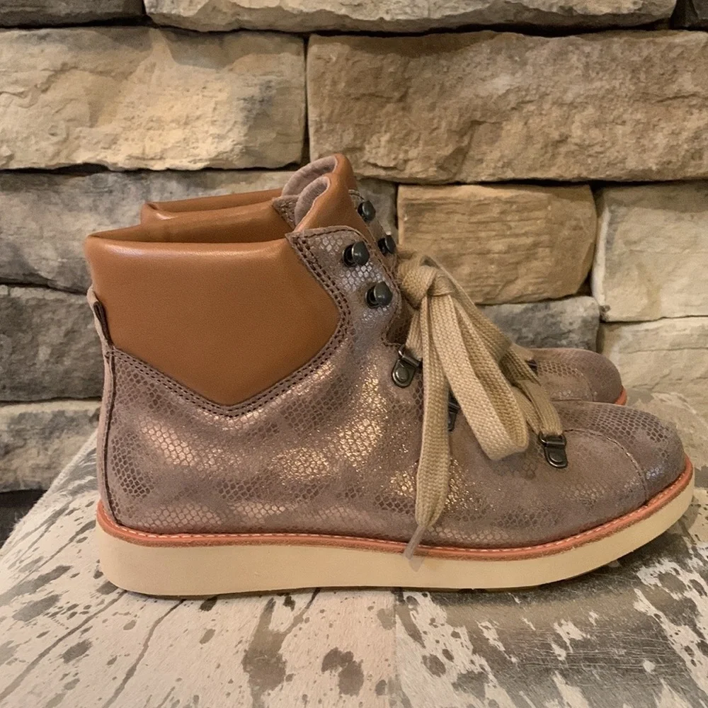 BIONICA Natick Taupe Snakeskin Metallic Hiking Boots 7.5 - Picture 2 of 10